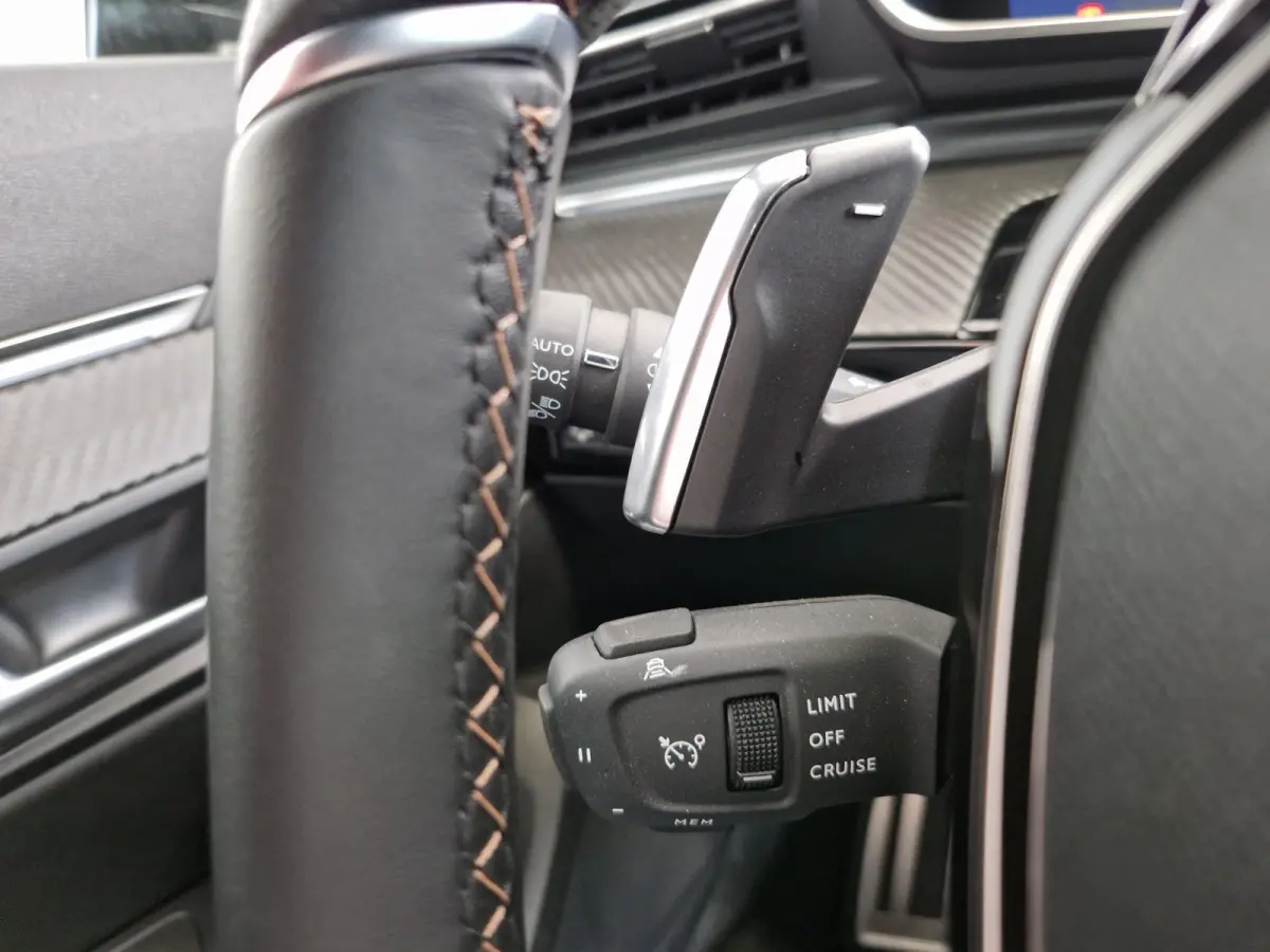 1.6 HYbrid 180 GT 7,4 kW boordlader | Alcantara | Navigatie | Stoelverwarming | Achteruitrijcamera | Adaptive Cruise Control | AGR stoelen
