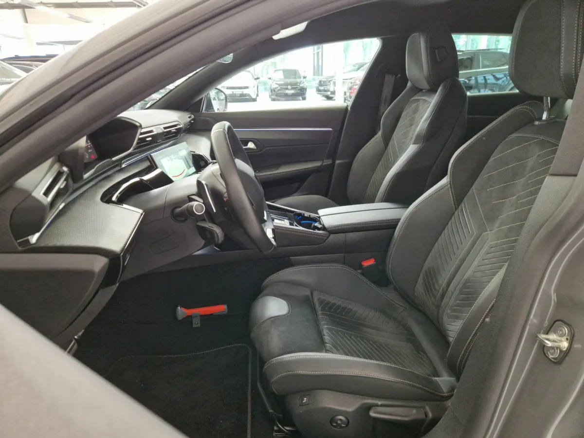1.6 HYbrid 180 GT 7,4 kW boordlader | Alcantara | Navigatie | Stoelverwarming | Achteruitrijcamera | Adaptive Cruise Control | AGR stoelen