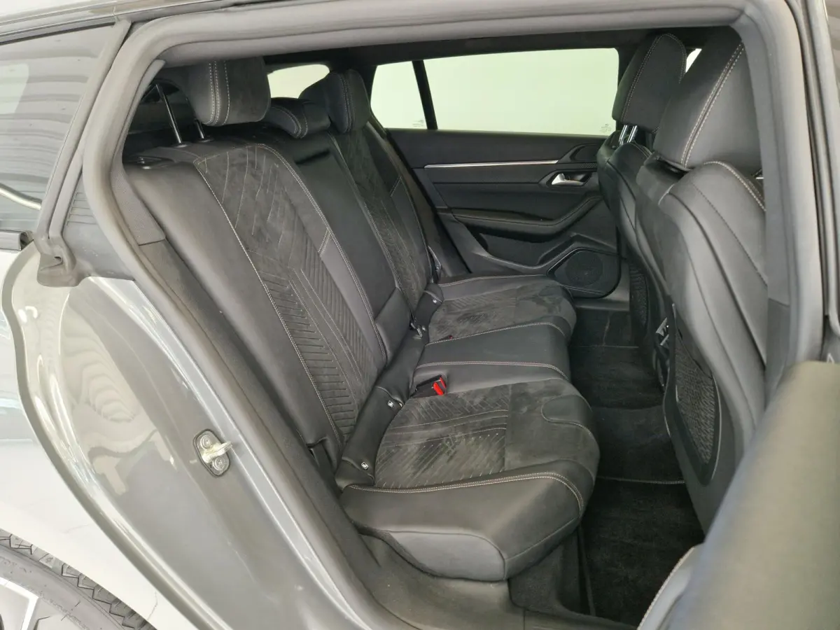 1.6 HYbrid 180 GT 7,4 kW boordlader | Alcantara | Navigatie | Stoelverwarming | Achteruitrijcamera | Adaptive Cruise Control | AGR stoelen
