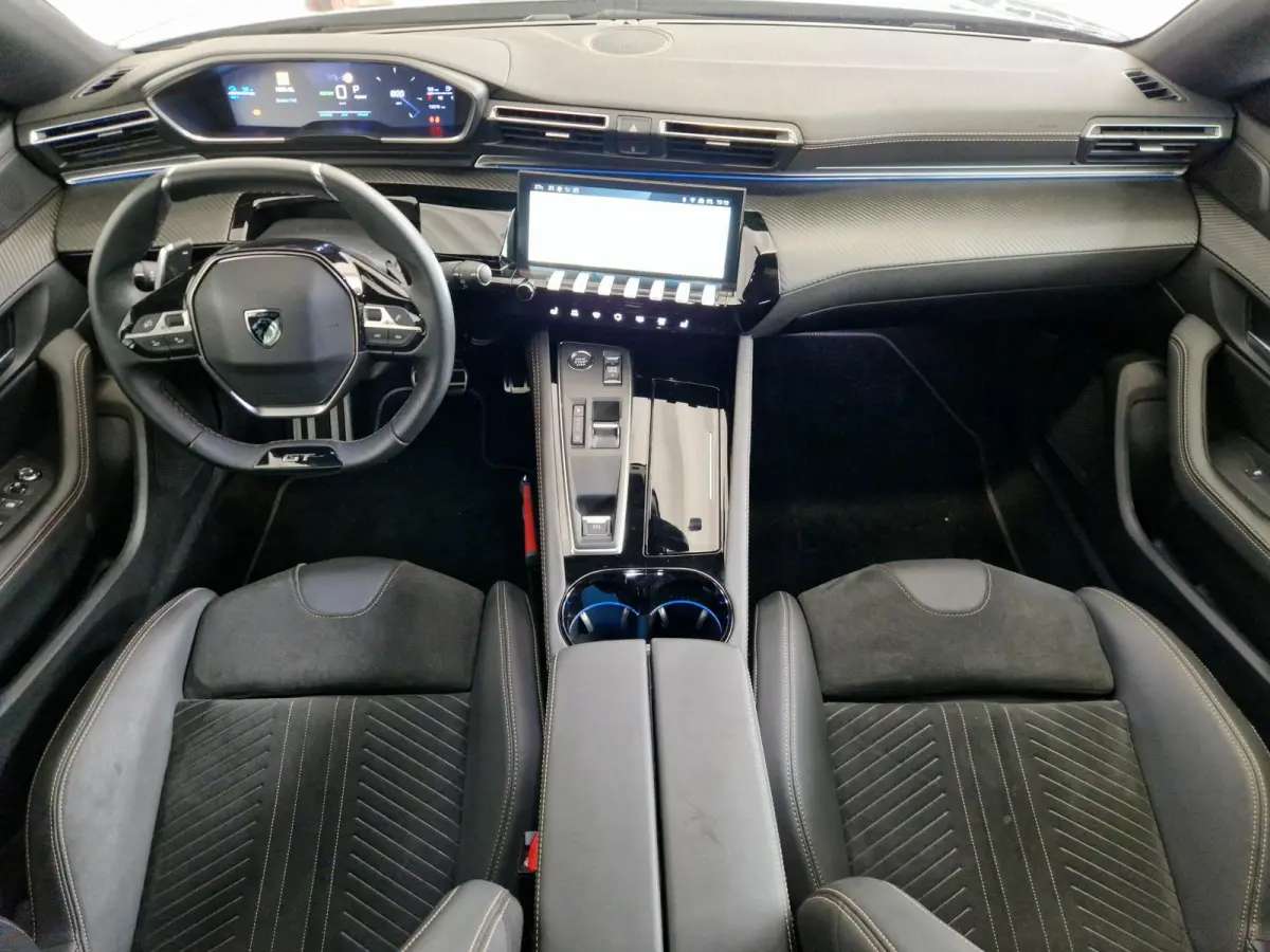 1.6 HYbrid 180 GT 7,4 kW boordlader | Alcantara | Navigatie | Stoelverwarming | Achteruitrijcamera | Adaptive Cruise Control | AGR stoelen