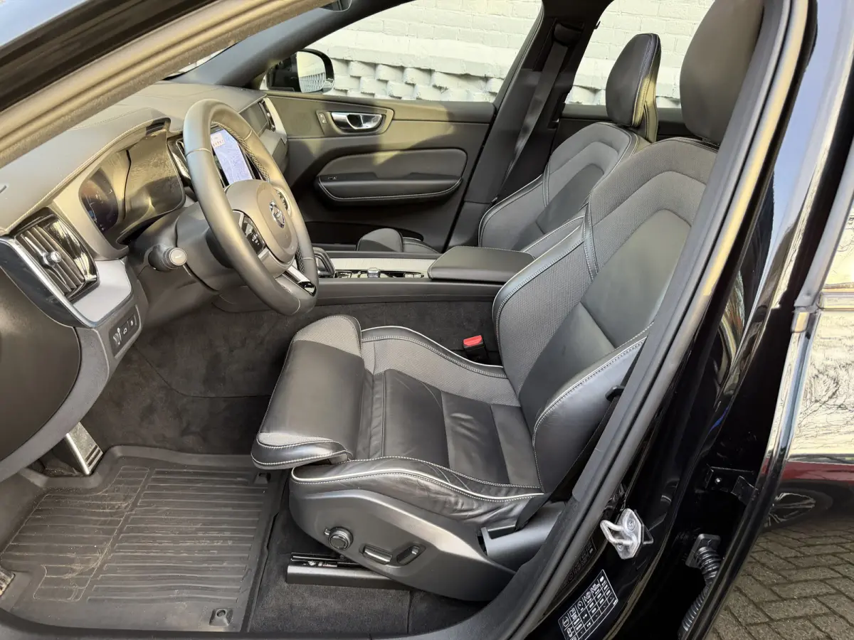 2.0 Recharge T6 AWD R-Design Facelift Luchtvering Panorama dak