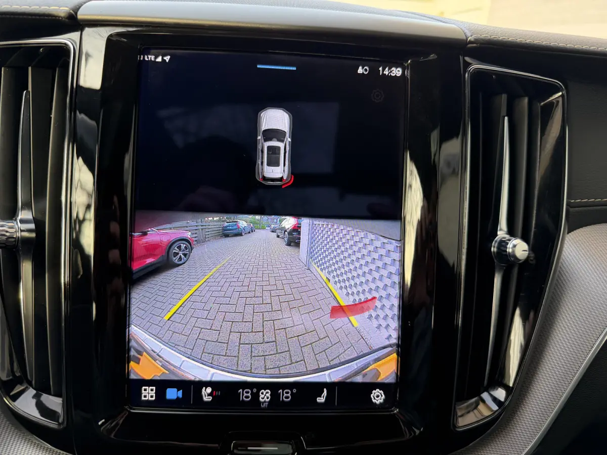 2.0 Recharge T6 AWD R-Design Facelift Luchtvering Panorama dak