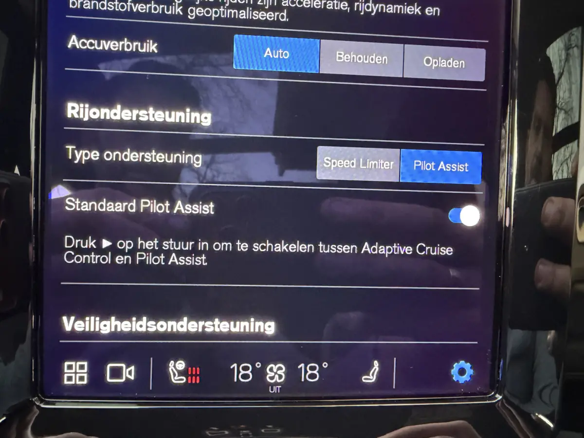 2.0 Recharge T6 AWD R-Design Facelift Luchtvering Panorama dak