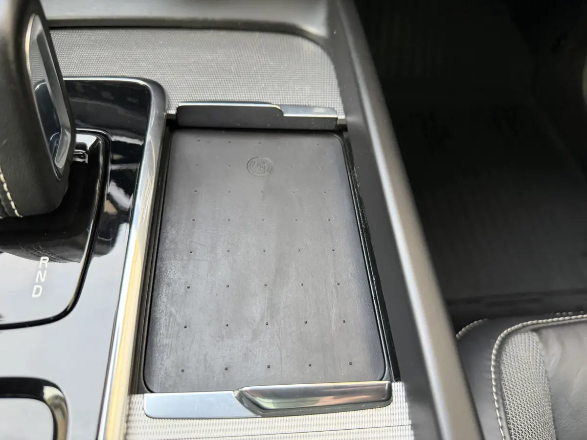 2.0 Recharge T6 AWD R-Design Facelift Luchtvering Panorama dak