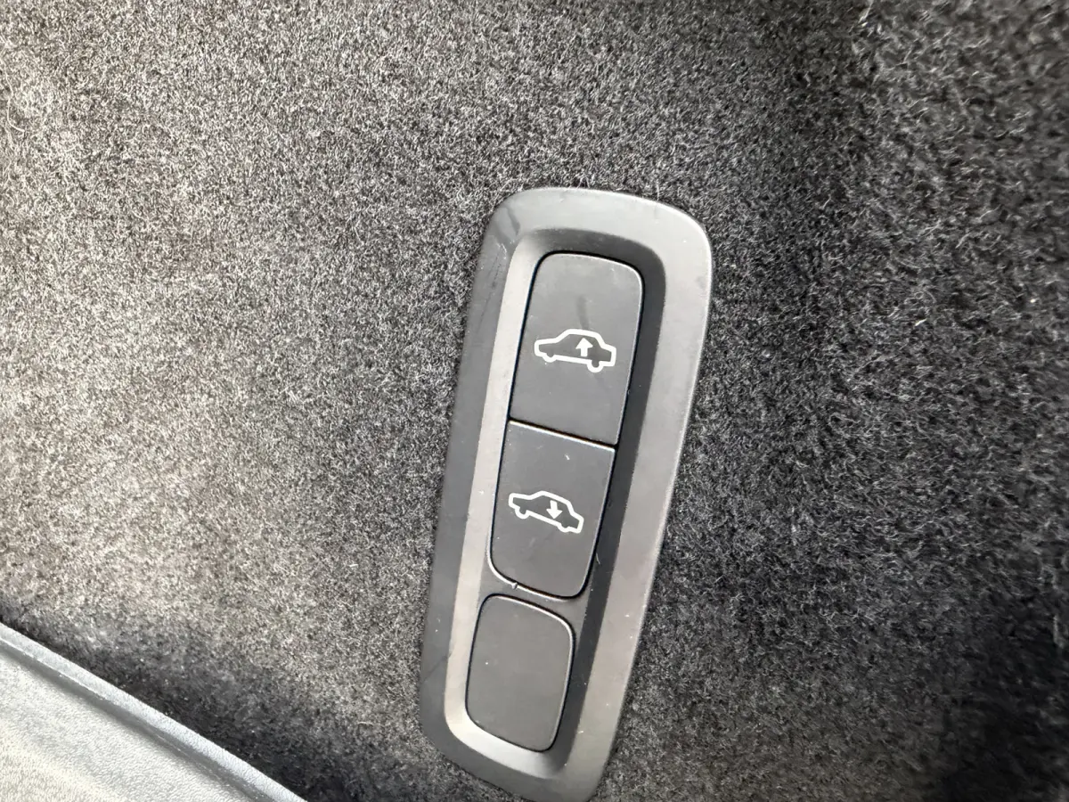 2.0 Recharge T6 AWD R-Design Facelift Luchtvering Panorama dak