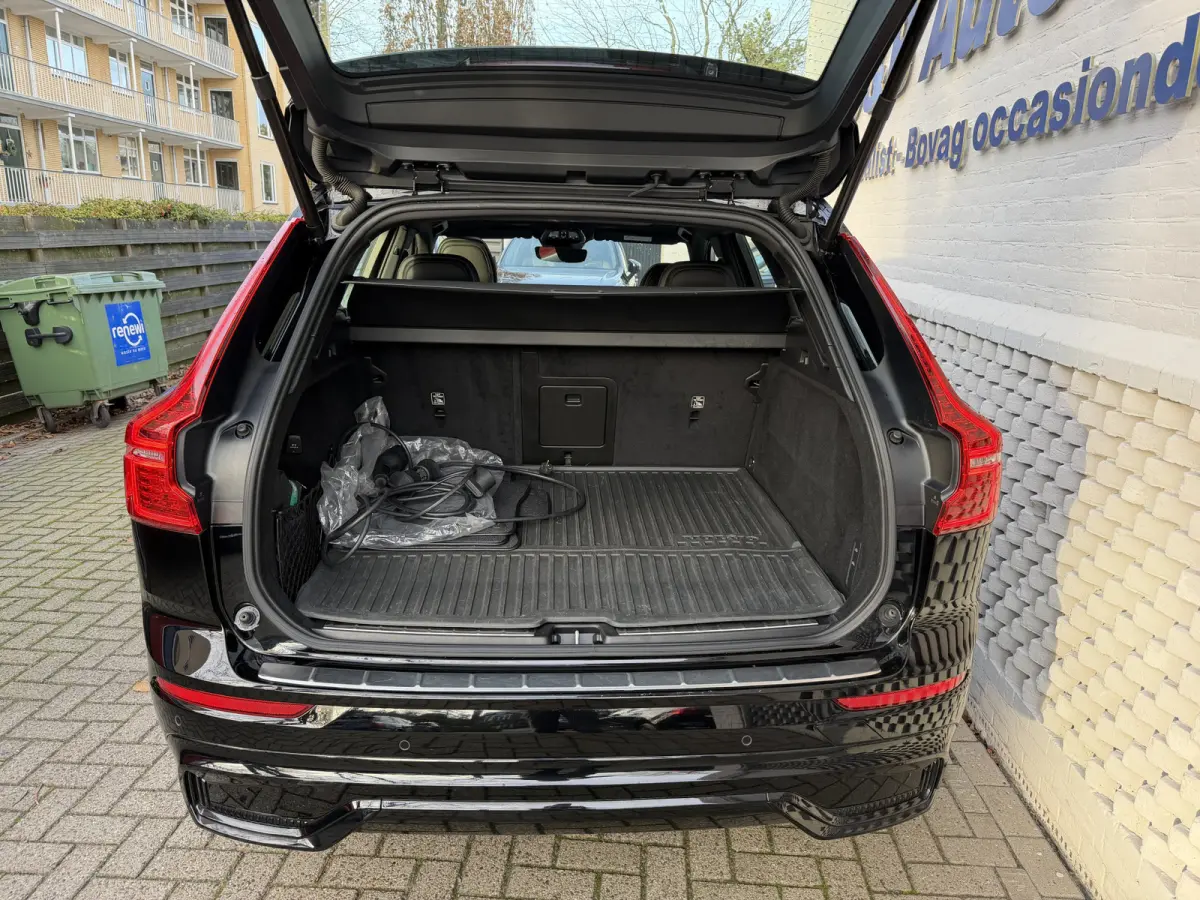 2.0 Recharge T6 AWD R-Design Facelift Luchtvering Panorama dak