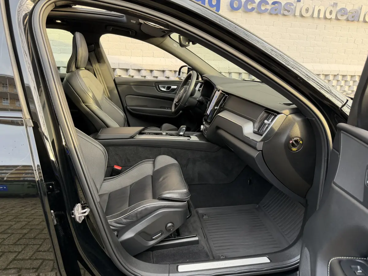 2.0 Recharge T6 AWD R-Design Facelift Luchtvering Panorama dak