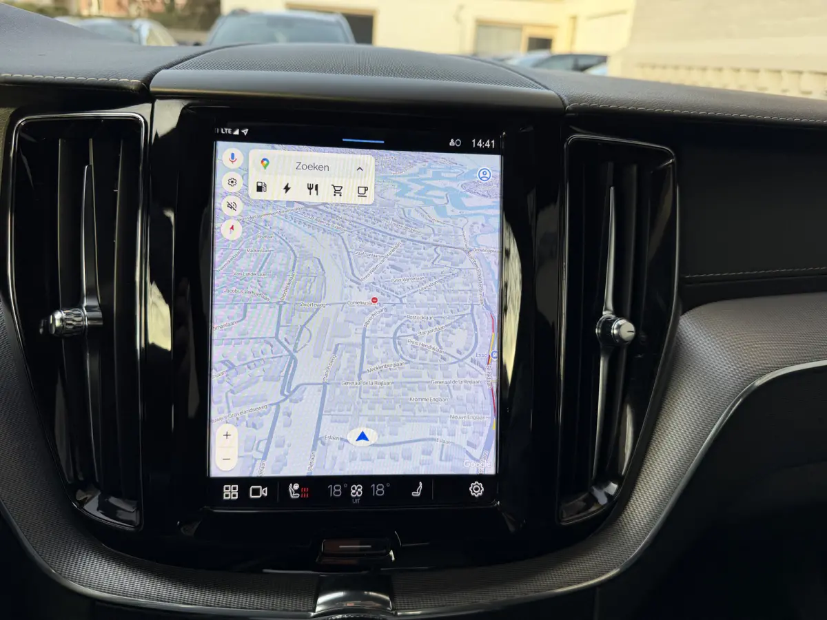 2.0 Recharge T6 AWD R-Design Facelift Luchtvering Panorama dak