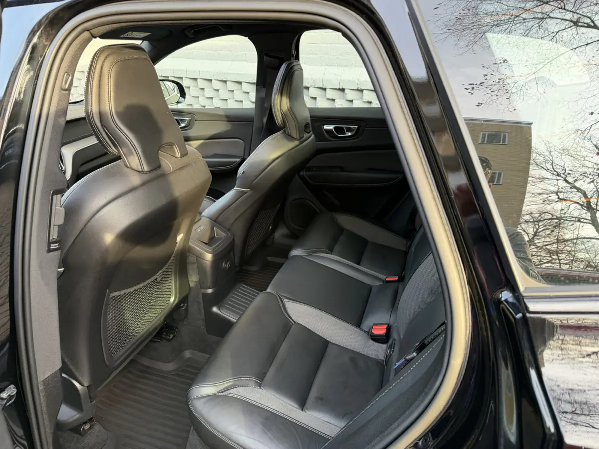 2.0 Recharge T6 AWD R-Design Facelift Luchtvering Panorama dak