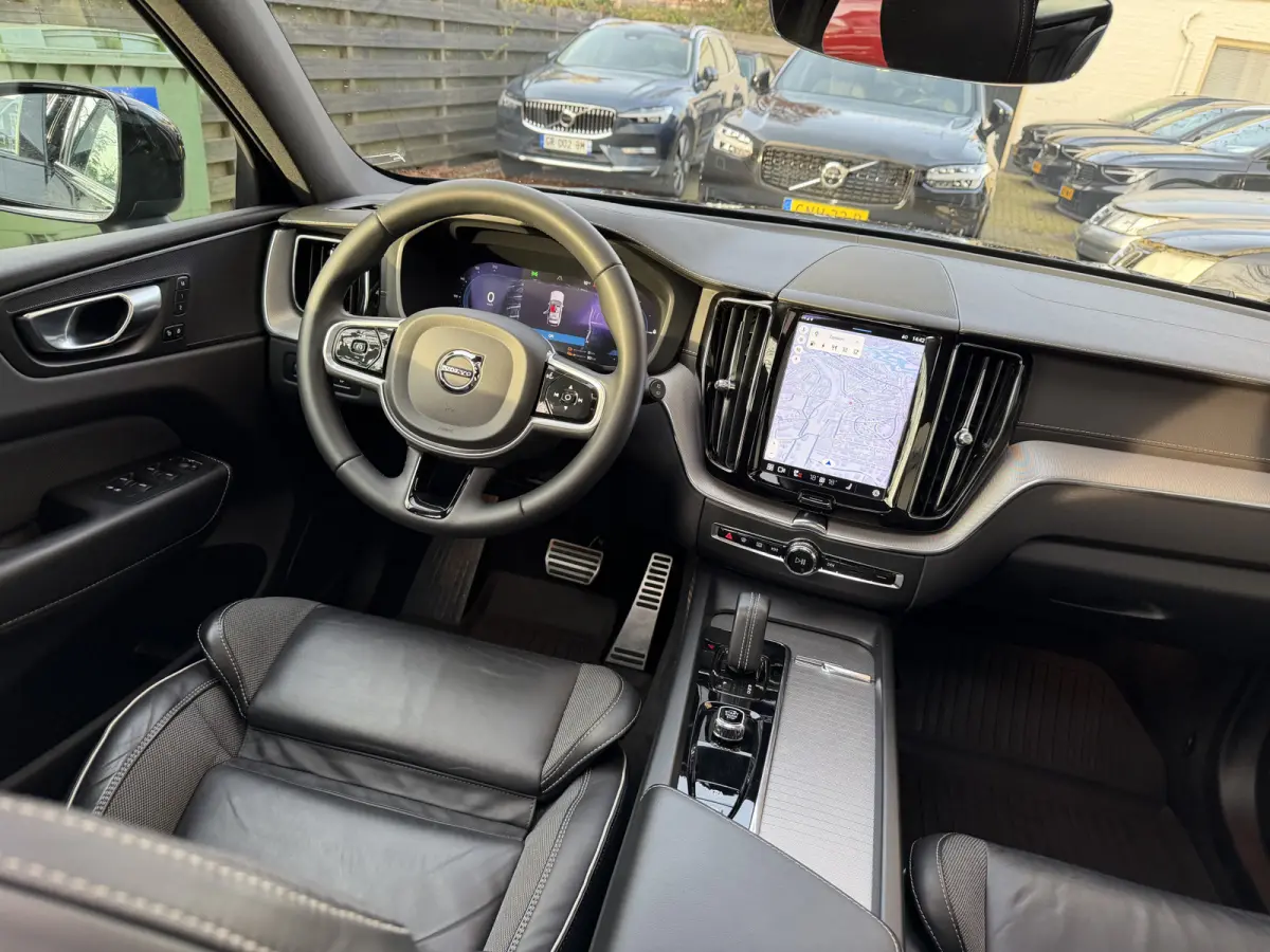 2.0 Recharge T6 AWD R-Design Facelift Luchtvering Panorama dak