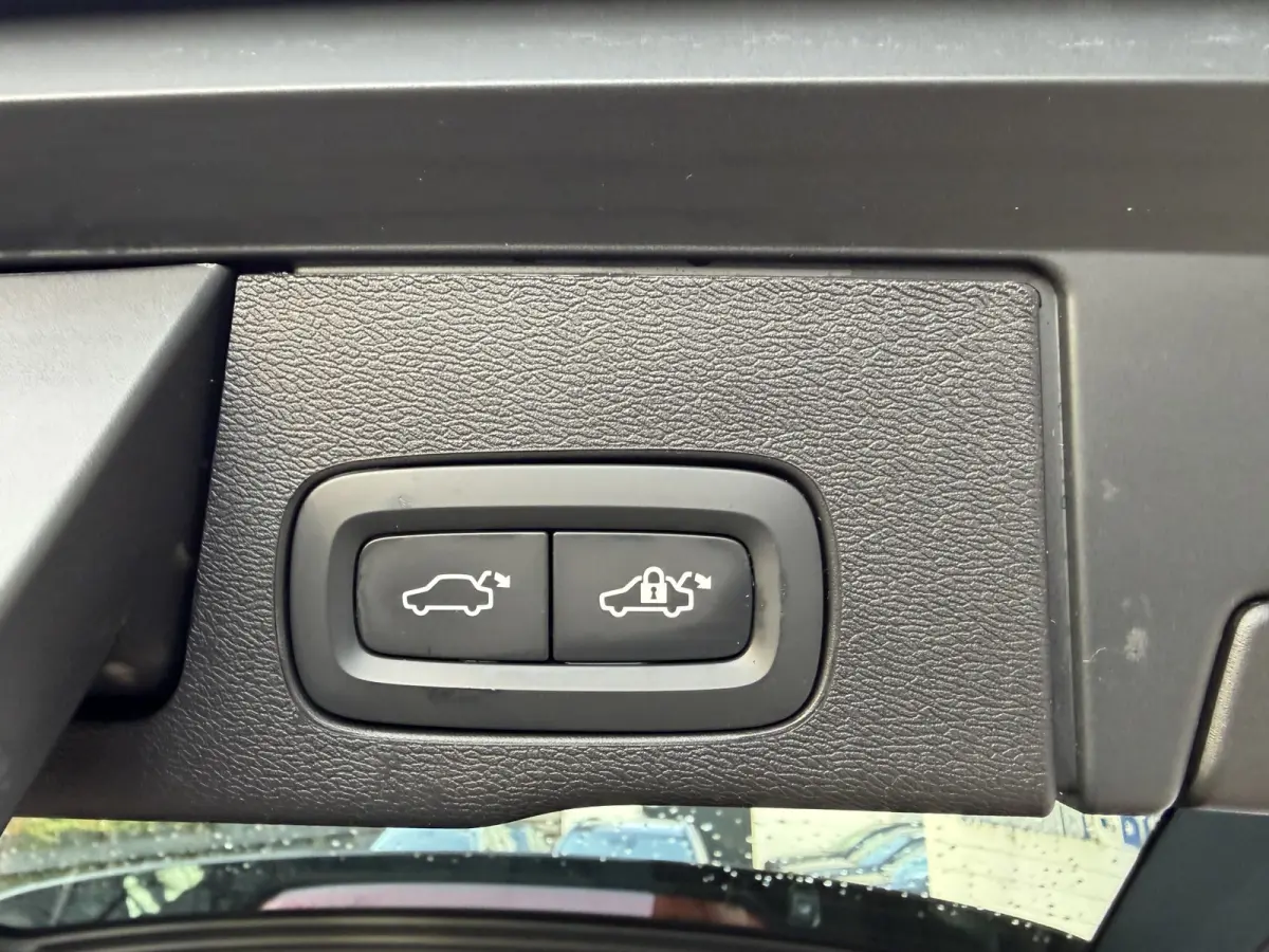 2.0 Recharge T6 AWD R-Design Facelift Luchtvering Panorama dak