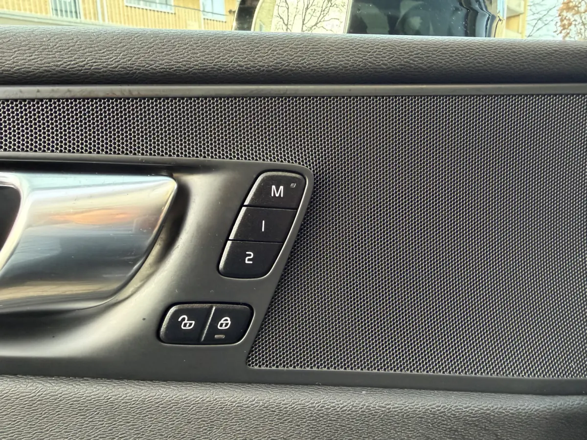 2.0 Recharge T6 AWD R-Design Facelift Luchtvering Panorama dak