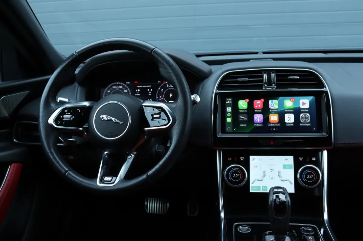 2.0 P250 HSE / Digitaal display / Carplay / Camera