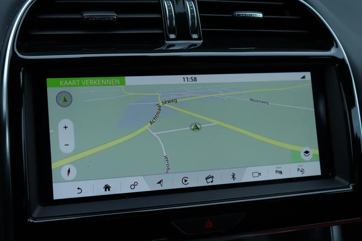 2.0 P250 HSE / Digitaal display / Carplay / Camera