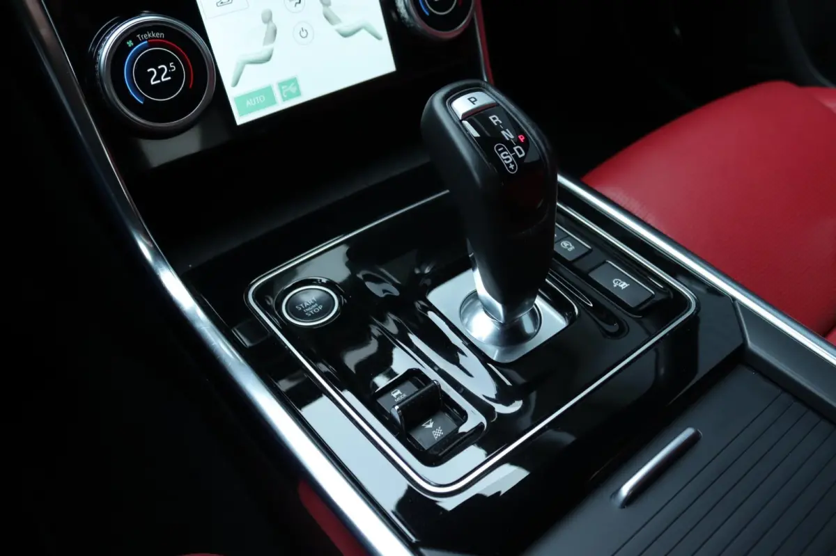 2.0 P250 HSE / Digitaal display / Carplay / Camera