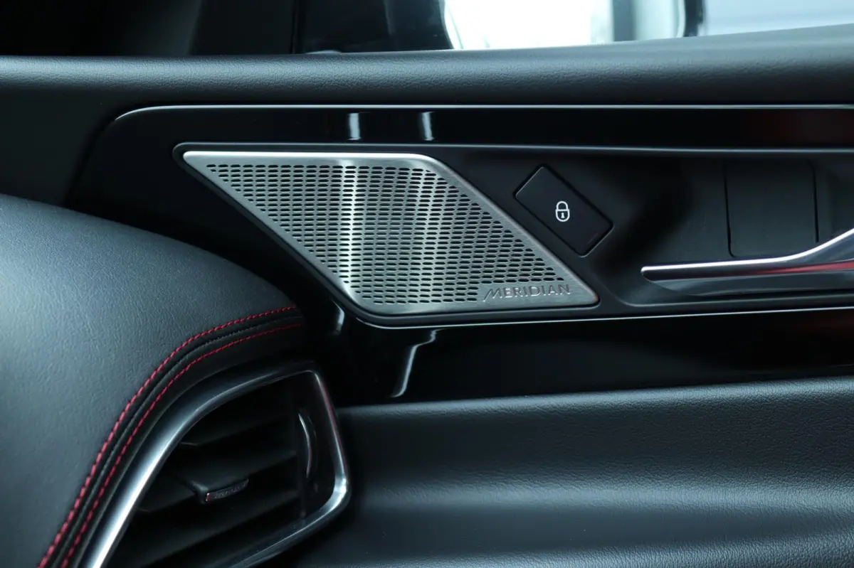 2.0 P250 HSE / Digitaal display / Carplay / Camera