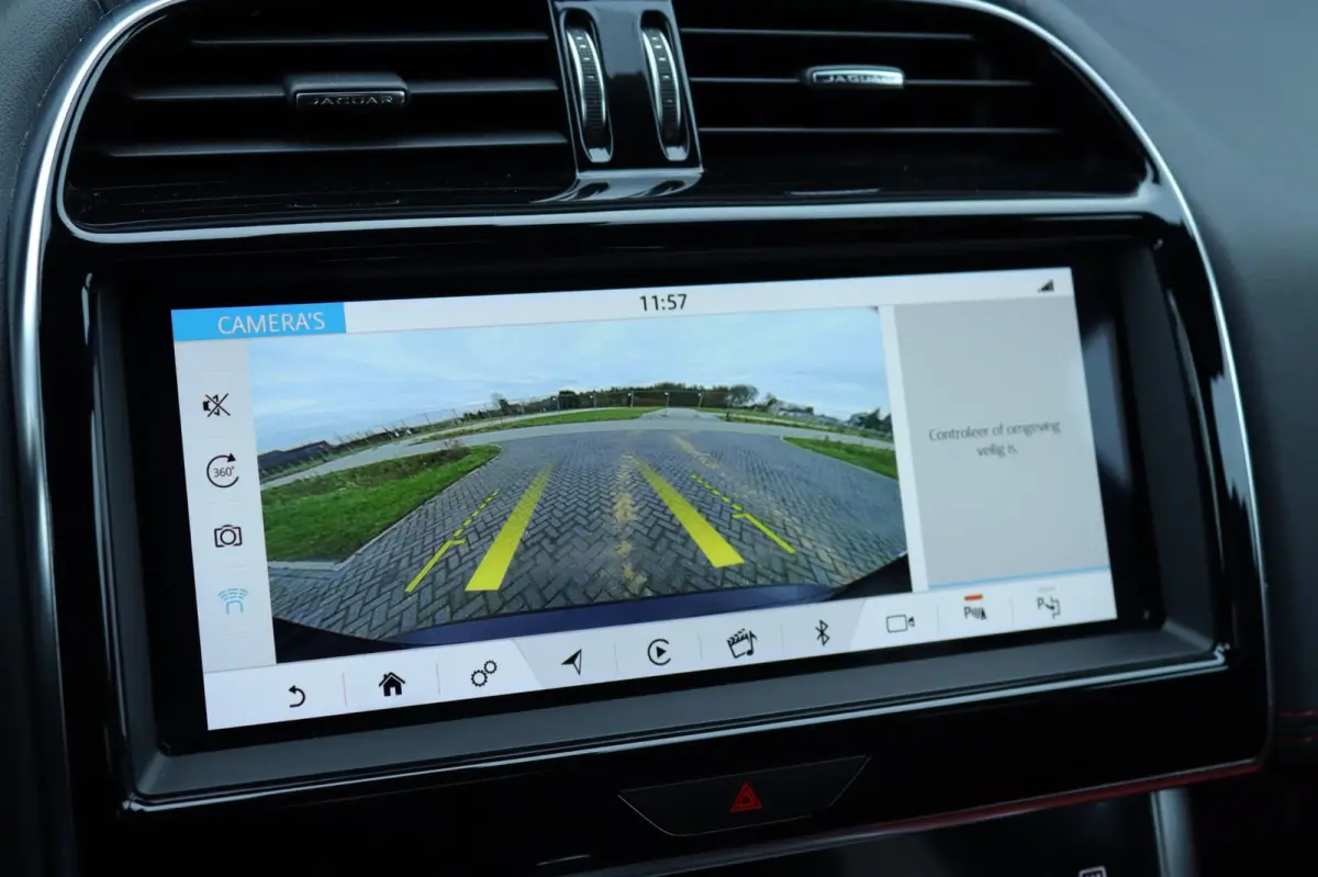 2.0 P250 HSE / Digitaal display / Carplay / Camera
