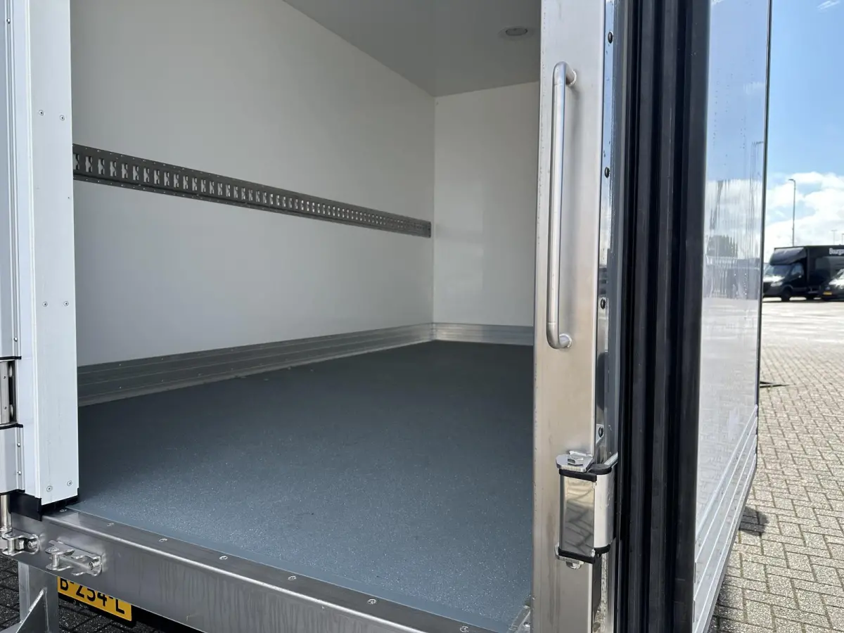 81kWh Geisoleerde Bakwagen 4250kg GVW 212km Actieradius