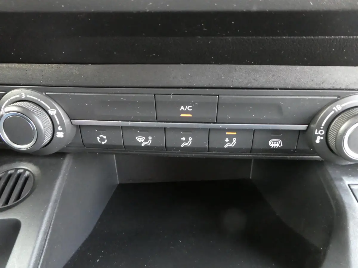 1.2 Turbo cool 3 zits camera apple carplay