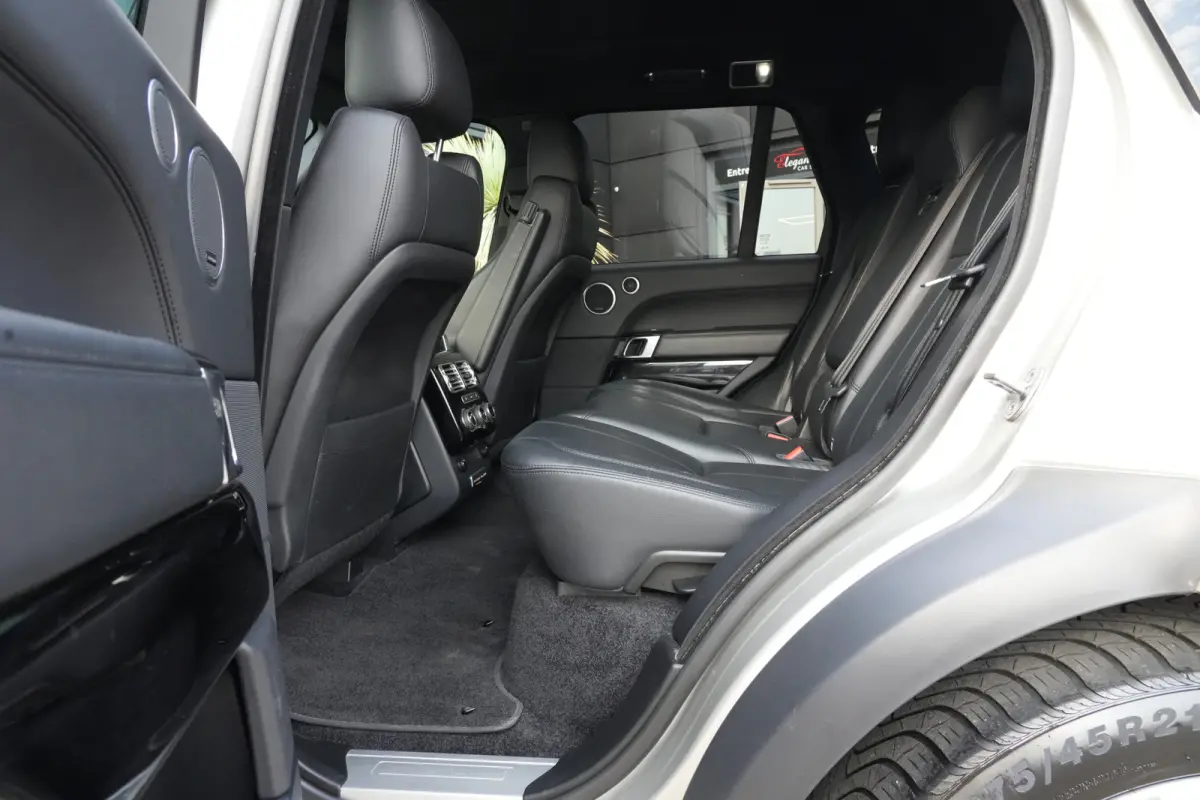3.0 TDV6 Vogue | 259PK | Navi | Trekhaak | Meridian | 360° | Leder | Land Rover Range Rover Vogue 258 PK met 3.0 V6 diesel, navigatie, elektrisch uitklapbare trekhaak, Meridian audiosysteem