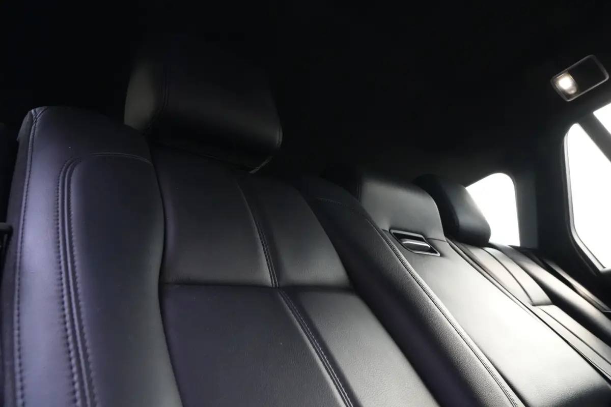 3.0 TDV6 Vogue | 259PK | Navi | Trekhaak | Meridian | 360° | Leder | Land Rover Range Rover Vogue 258 PK met 3.0 V6 diesel, navigatie, elektrisch uitklapbare trekhaak, Meridian audiosysteem