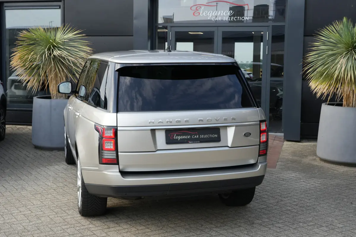 3.0 TDV6 Vogue | 259PK | Navi | Trekhaak | Meridian | 360° | Leder | Land Rover Range Rover Vogue 258 PK met 3.0 V6 diesel, navigatie, elektrisch uitklapbare trekhaak, Meridian audiosysteem