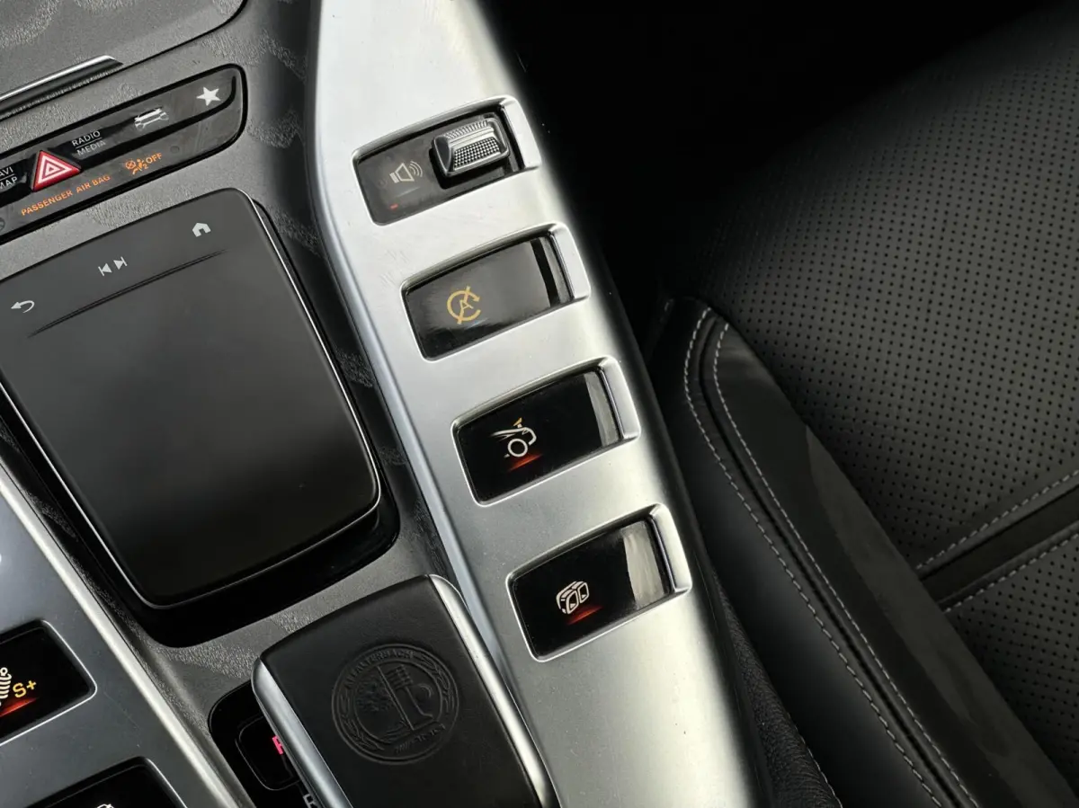 AMG 43 4MATIC+, PANO, BURMESTER, DODEHOEK, LEDER/ALCANTARA, SPORTUITLAAT, STOELVERWARMING/VENTILATIE, LICHTMETAAL 20"