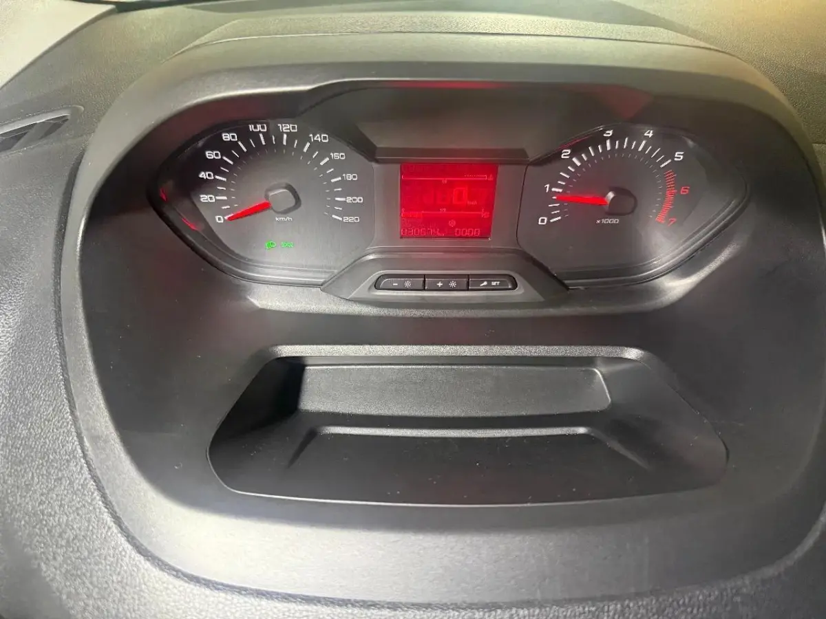 1.5 BlueHDi L1 l AIRCO l TREKHAAK l NAP 30.000 KM