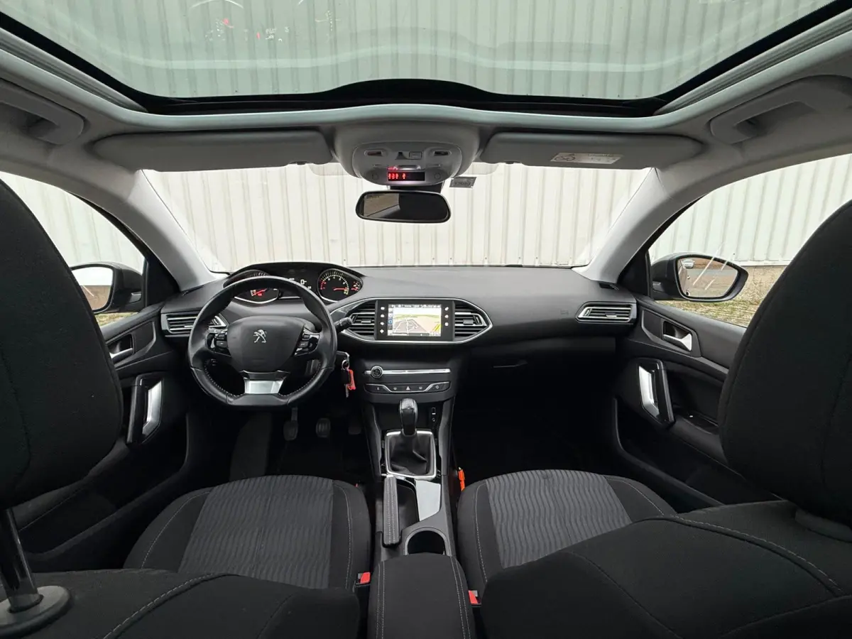 1.2 PureTech Blue Lease Executive 2e Eigenaar,Navi,Climate,Cruise,Pano,PDC,N.A.P!