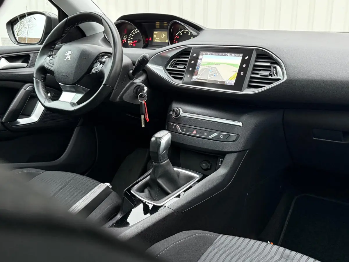 1.2 PureTech Blue Lease Executive 2e Eigenaar,Navi,Climate,Cruise,Pano,PDC,N.A.P!