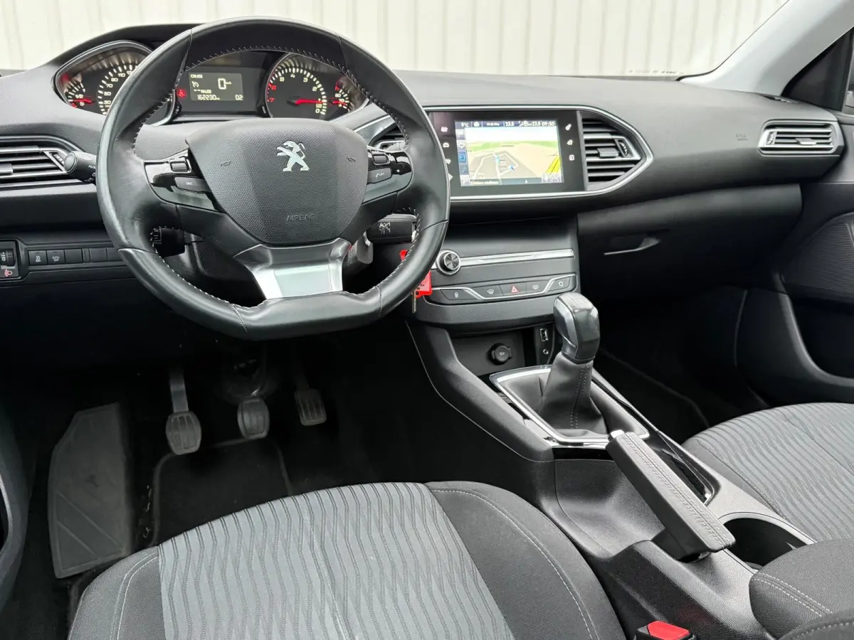 1.2 PureTech Blue Lease Executive 2e Eigenaar,Navi,Climate,Cruise,Pano,PDC,N.A.P!