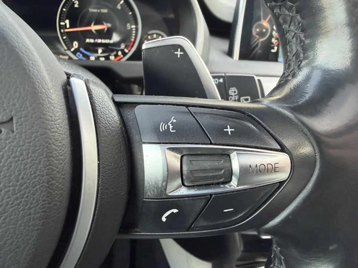 M50d | Panoramadak | Head-Up Display | Camera | Harmon Kardon | Elektrische Achterklep |