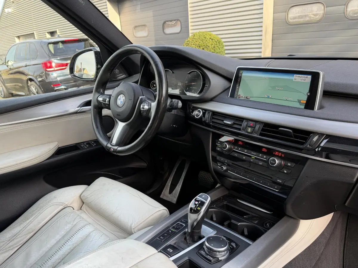 M50d | Panoramadak | Head-Up Display | Camera | Harmon Kardon | Elektrische Achterklep |