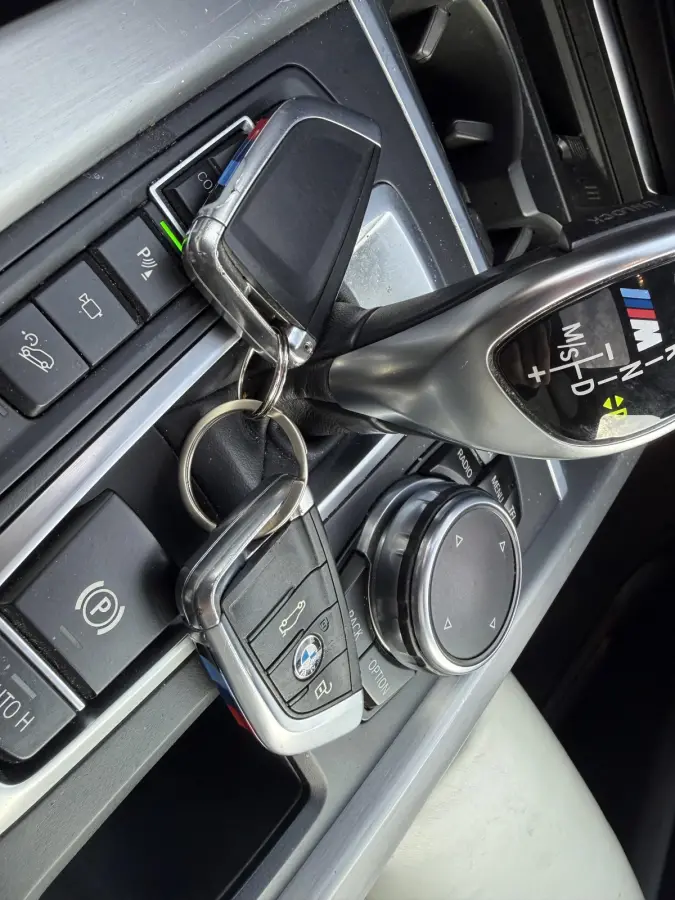 M50d | Panoramadak | Head-Up Display | Camera | Harmon Kardon | Elektrische Achterklep |