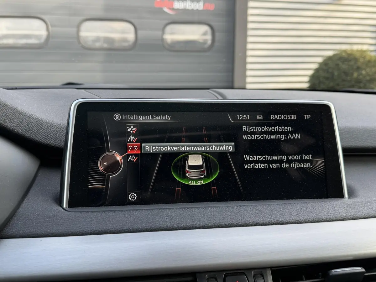 M50d | Panoramadak | Head-Up Display | Camera | Harmon Kardon | Elektrische Achterklep |