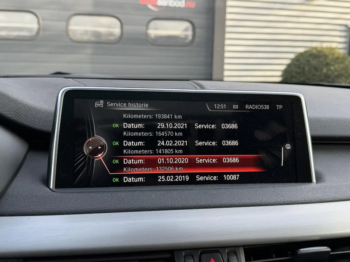 M50d | Panoramadak | Head-Up Display | Camera | Harmon Kardon | Elektrische Achterklep |