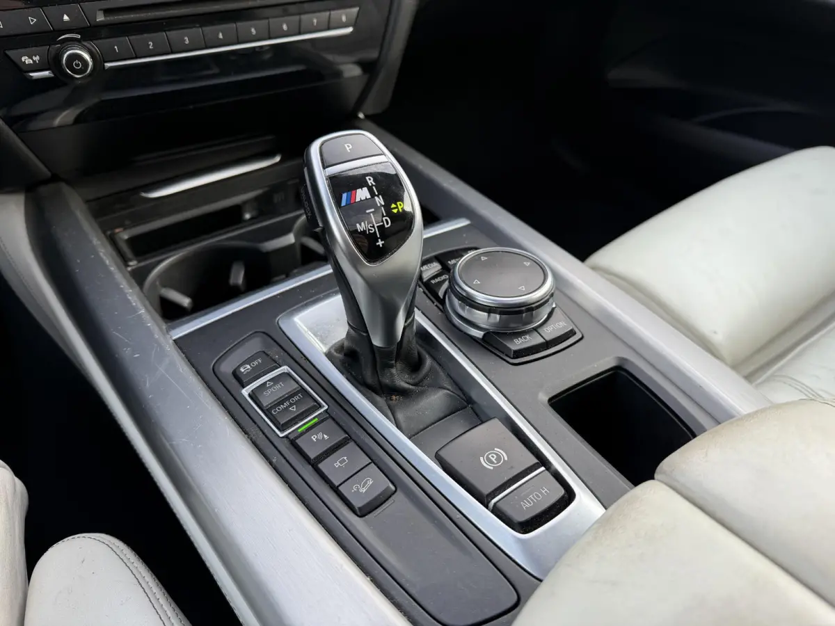 M50d | Panoramadak | Head-Up Display | Camera | Harmon Kardon | Elektrische Achterklep |