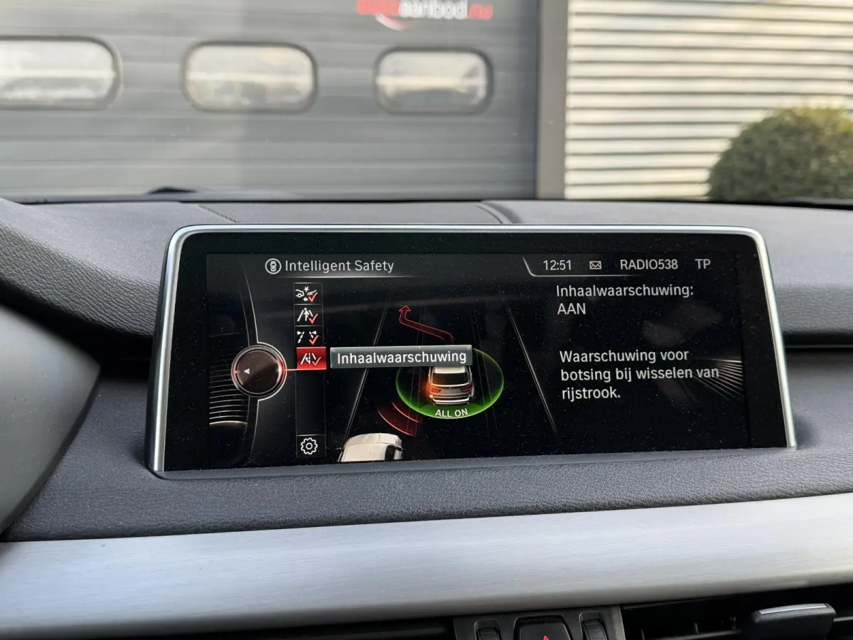 M50d | Panoramadak | Head-Up Display | Camera | Harmon Kardon | Elektrische Achterklep |