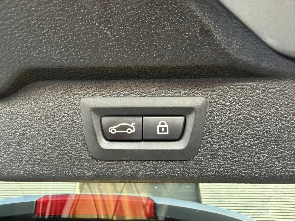 M50d | Panoramadak | Head-Up Display | Camera | Harmon Kardon | Elektrische Achterklep |