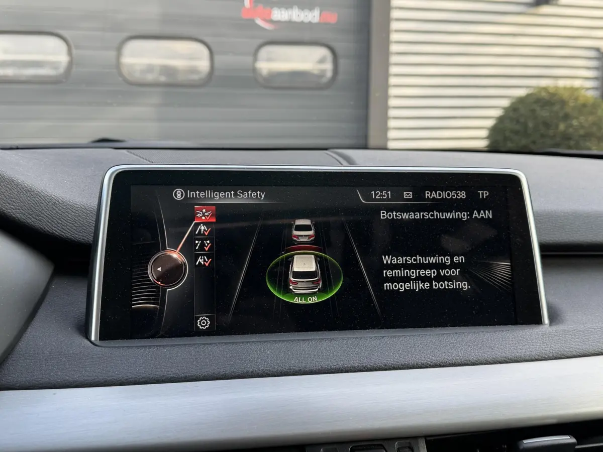 M50d | Panoramadak | Head-Up Display | Camera | Harmon Kardon | Elektrische Achterklep |