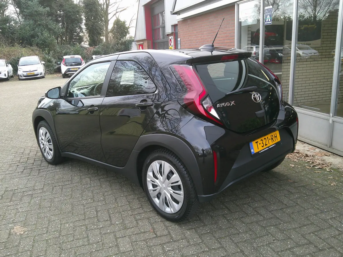 1.0 VVT-i MT Play