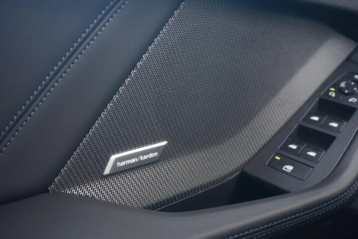 220 M Sportpakket Pro 19'' | Elektrisch Verstelbare Stoelen | Harman Kardon | Driving Assistant Plus |