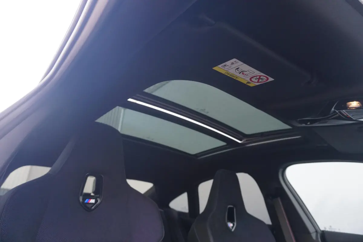 220 M Sportpakket Pro 19'' | Elektrisch Verstelbare Stoelen | Harman Kardon | Driving Assistant Plus |