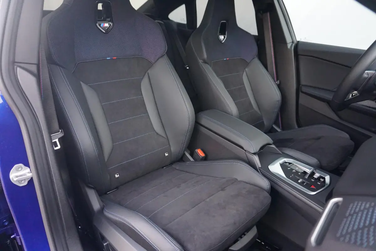 220 M Sportpakket Pro 19'' | Elektrisch Verstelbare Stoelen | Harman Kardon | Driving Assistant Plus |