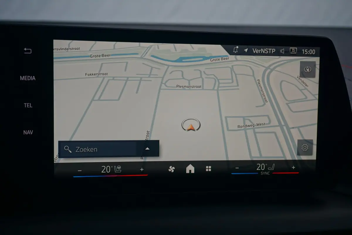 220 M Sportpakket Pro 19'' | Elektrisch Verstelbare Stoelen | Harman Kardon | Driving Assistant Plus |