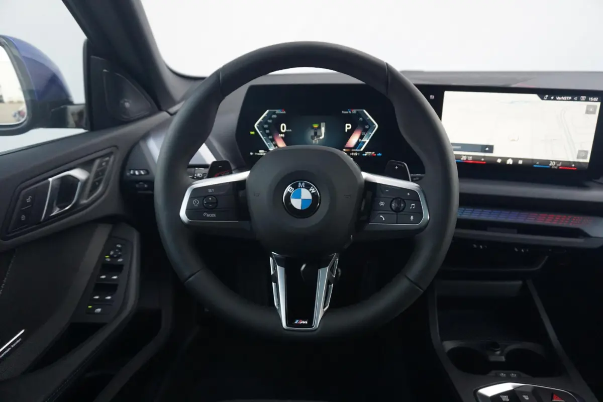 220 M Sportpakket Pro 19'' | Elektrisch Verstelbare Stoelen | Harman Kardon | Driving Assistant Plus |