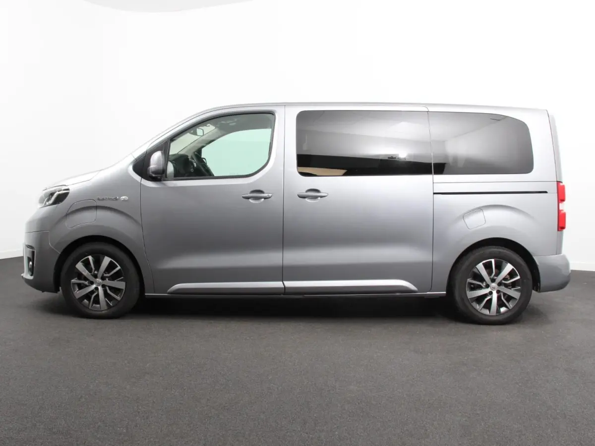 Verso Luxury L2 8persoons PERSONENBUS SOH 91% Navigatie Apple Carplay/Android Auto Climate Control Lichtmetalen velgen Cruise Control