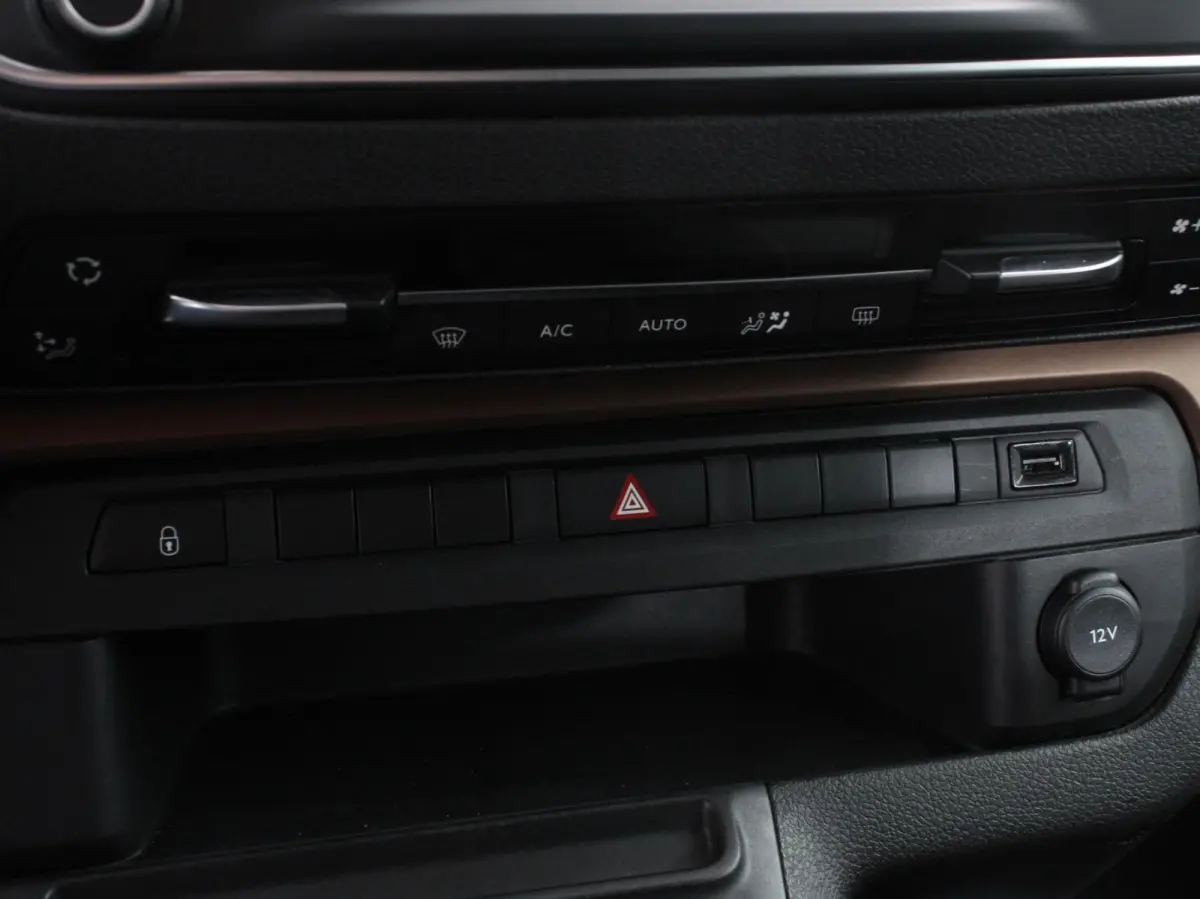 Verso Luxury L2 8persoons PERSONENBUS SOH 91% Navigatie Apple Carplay/Android Auto Climate Control Lichtmetalen velgen Cruise Control
