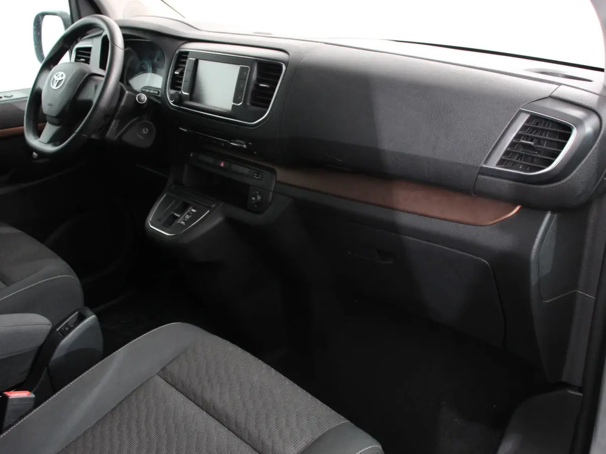 Verso Luxury L2 8persoons PERSONENBUS SOH 91% Navigatie Apple Carplay/Android Auto Climate Control Lichtmetalen velgen Cruise Control