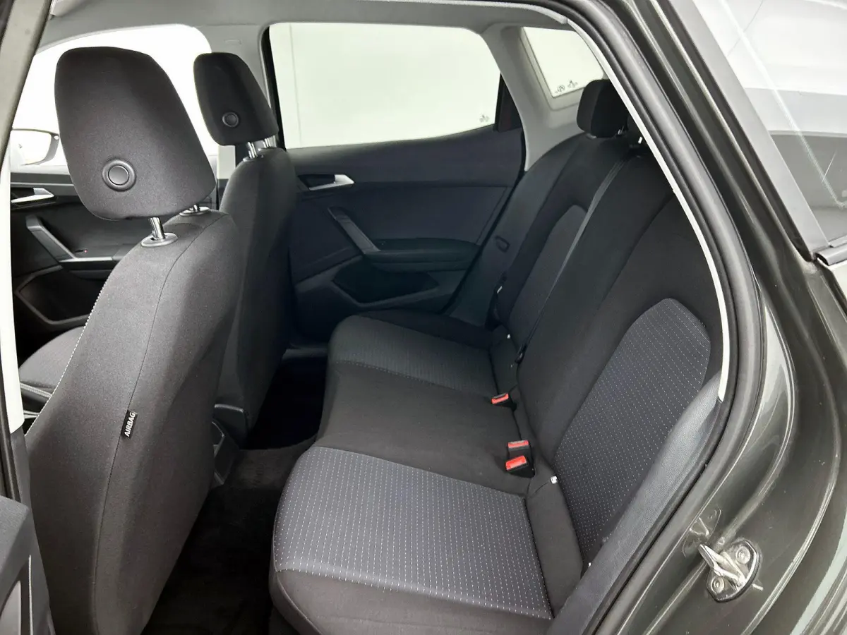 1.0 TSI AUTOM. Style Connect CARPLAY-NAV | CRUISE | PRIVACY-GLASS